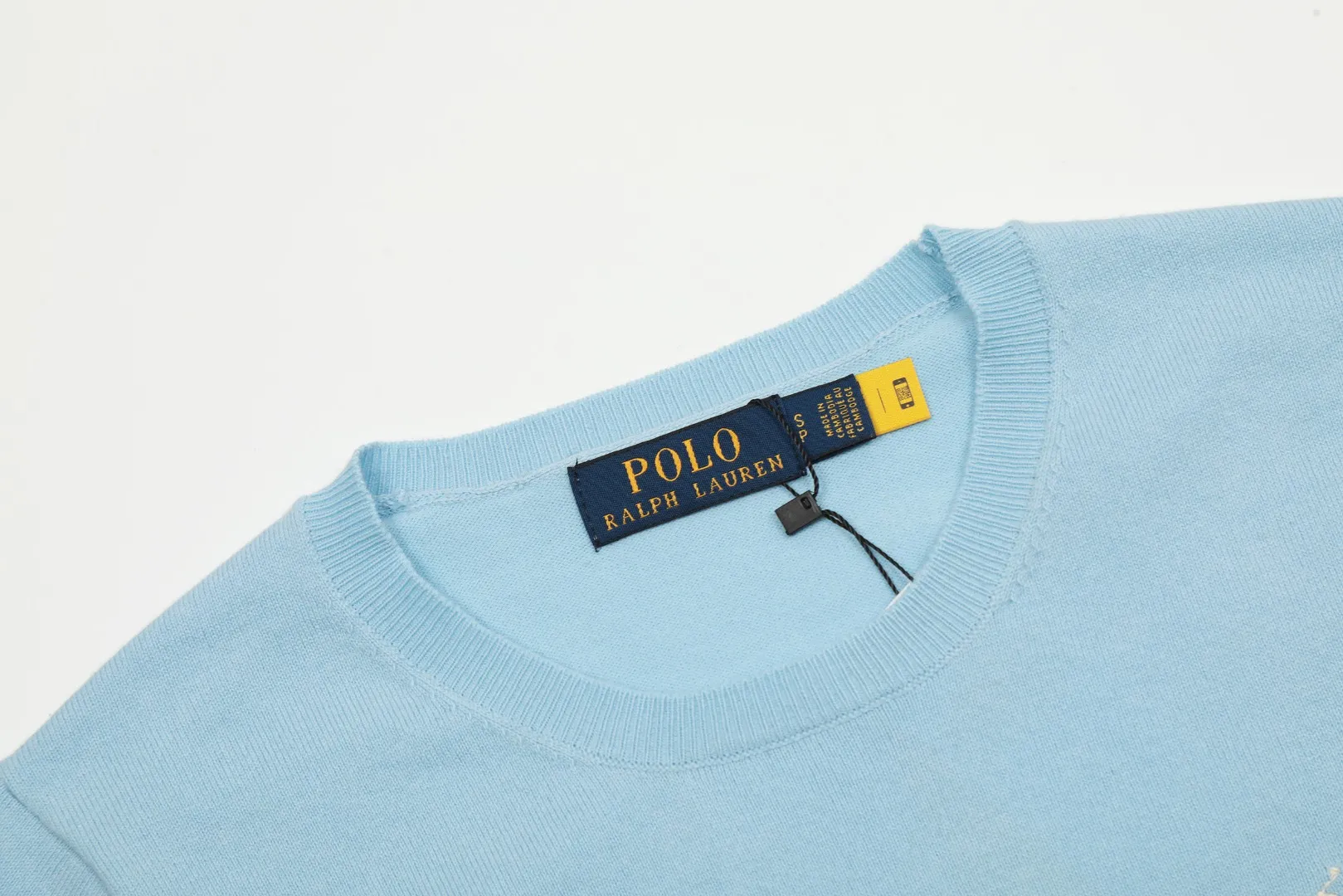 🅿️156 "Top quality" Style number: DS008# (not off the shelves all year round) [Ralph Lauren round neck solid color pony embroidered logo knitted short sleeves] ✅Ralph Lauren classic basic versatile knitted short sleeves for all seasons ✅Main supplier platform live broadcast Wholesale entity Replenish if out of stock Not off the shelf ✅ZP quality 1:1 version Scan the code to enter the GF website Counter quality ✅Detailed quality is the only one in Guangzhou Imported quality cotton yarn, focusing on high-end, cost-effective, good quality needless to say ✅The version is restored to the original version, loose, comfortable and stress-free, simple is high-end, classic is timeless ✅The upper body is simple and easy to match, a must-have for goddess ootd. Good-looking clothes are never picky. A must-have in the goddess' wardrobe. Size: S-XL Color: Army green, off-white, black, light pink, khaki, navy, light blue, mint green